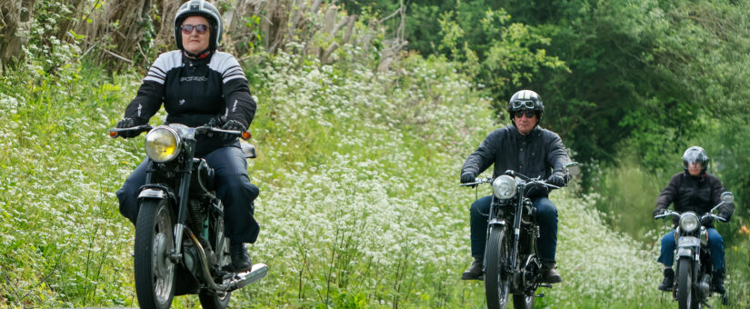 Inscriptions “Chacun mon Tour” (week-end moto avant 1970)